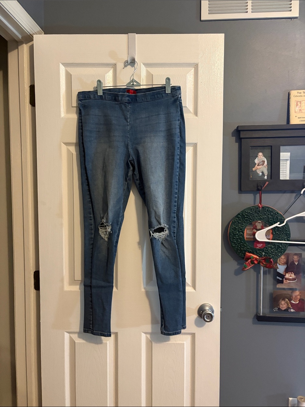 Jennifer Lopez Distressed Skinny Jeans - Blue Wash